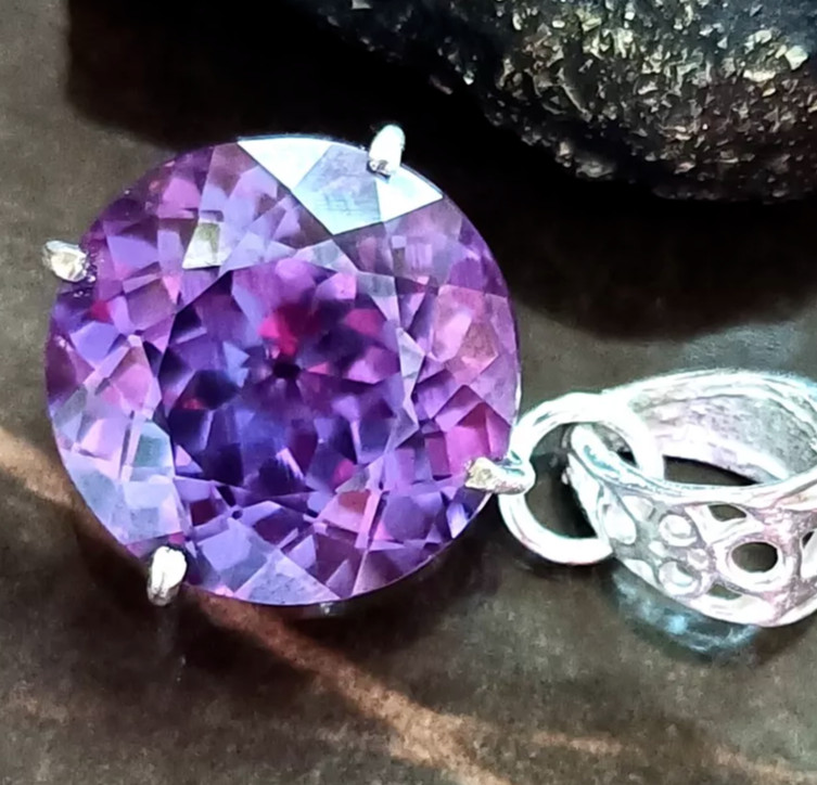 Natural Alexandrite Pendant Bi-Color Gemston,925 Sterling Silver Pendant 32.6 Ct