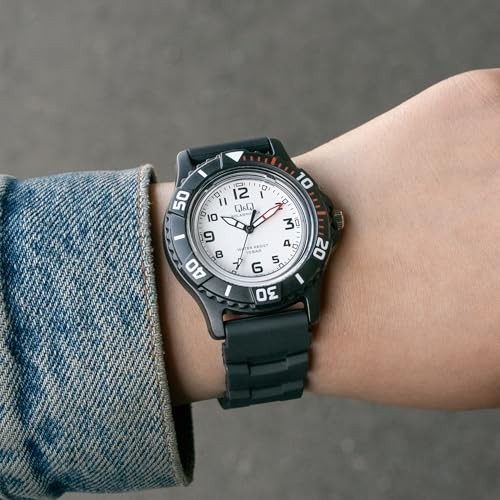 Citizen Q&Q E02A-002VK Solar Watch Black Dial 100M Water Resistant Men’s Japan