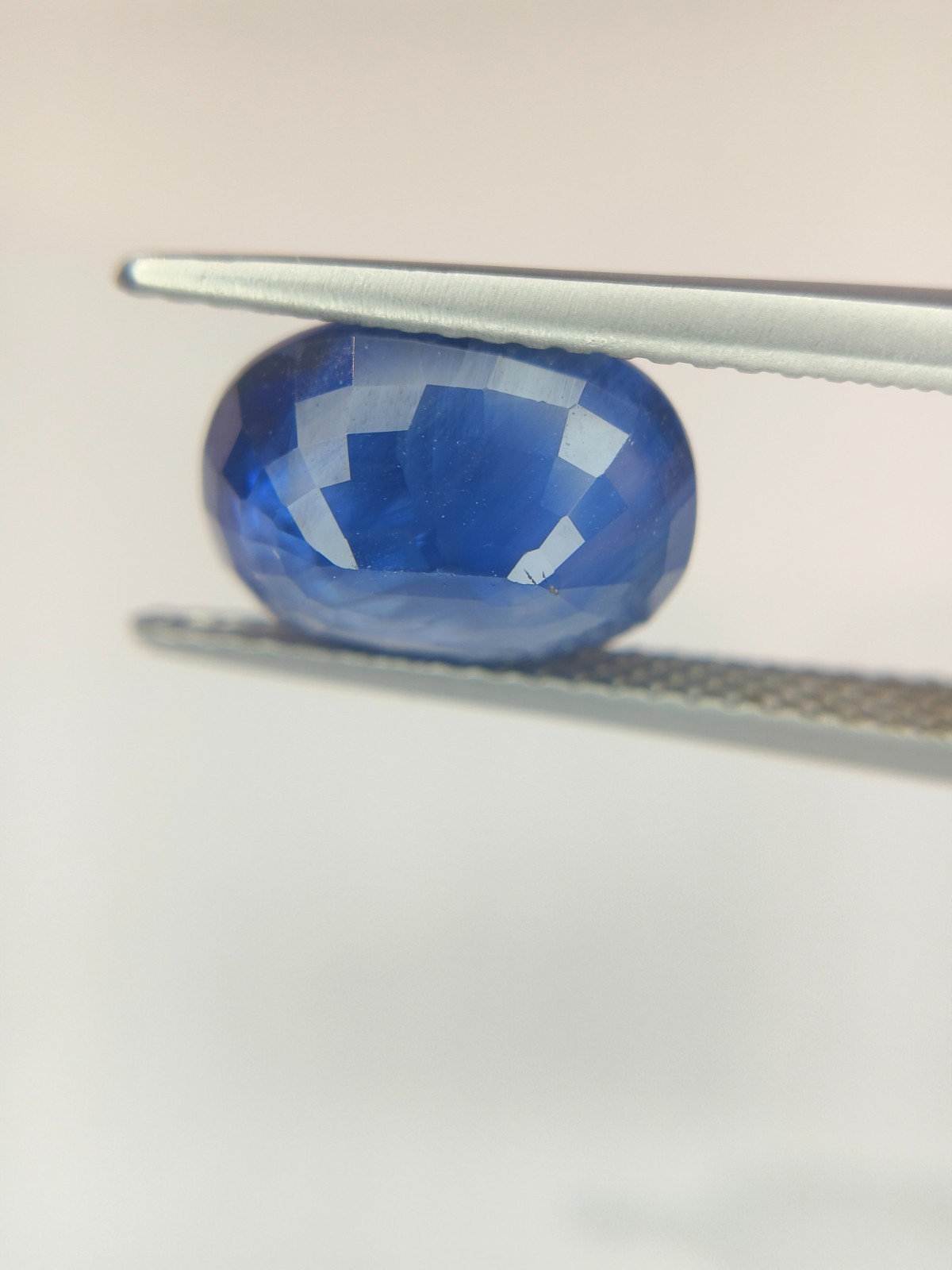4.05 Cts A BEAUTIFUL AND VERY GORGEOUS BLUE SAPPHIRE OVAL SHAPE !