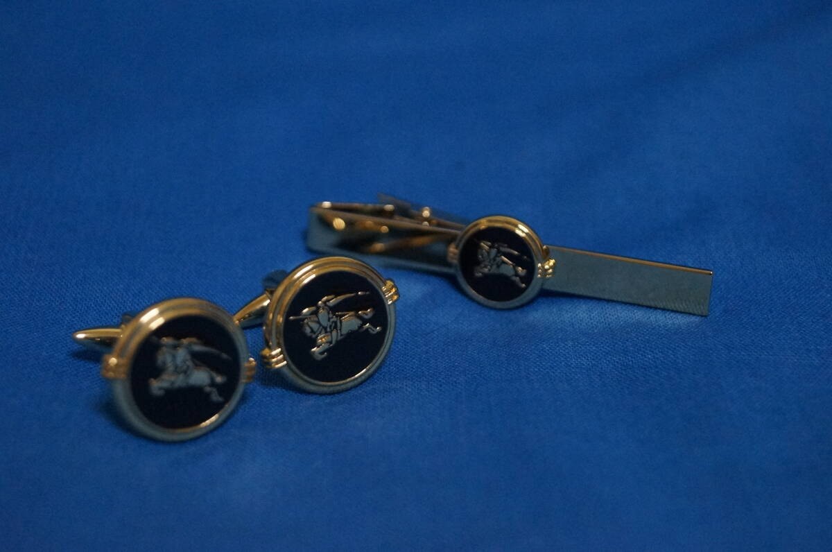 Excellent condition BURBERRY tie pin cufflinks set box