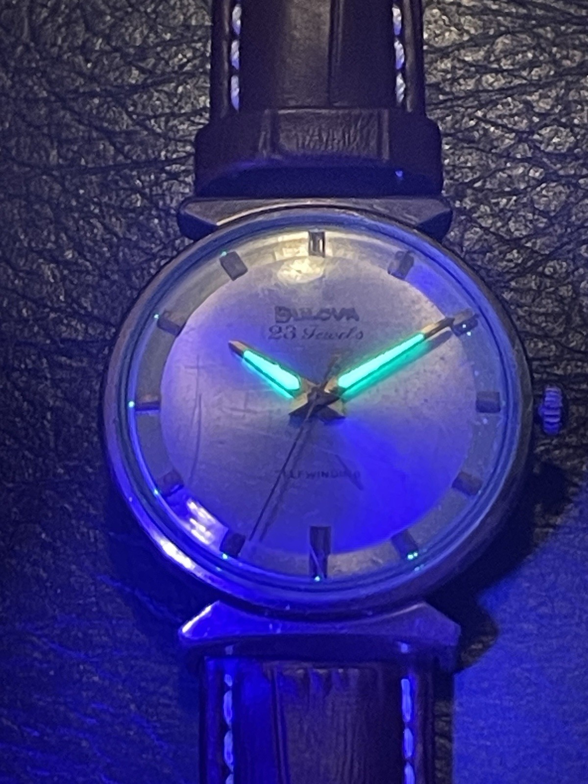 Vintage Bulova 23 Jewel Automatic Self Winding Mens Dress Watch Gold Tone Silver