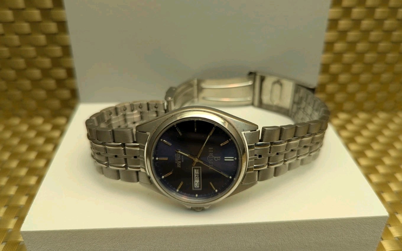 Berenger Sting Ray Quartz Watch Men 100m Analog 330 FEET Water Resistant