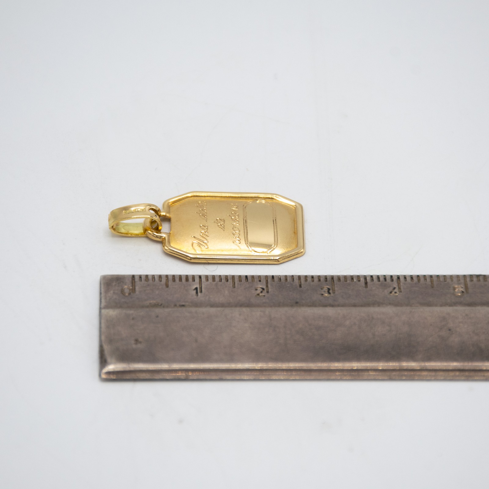 18kt Yellow Gold Pendant “A Date to Remember” E.28