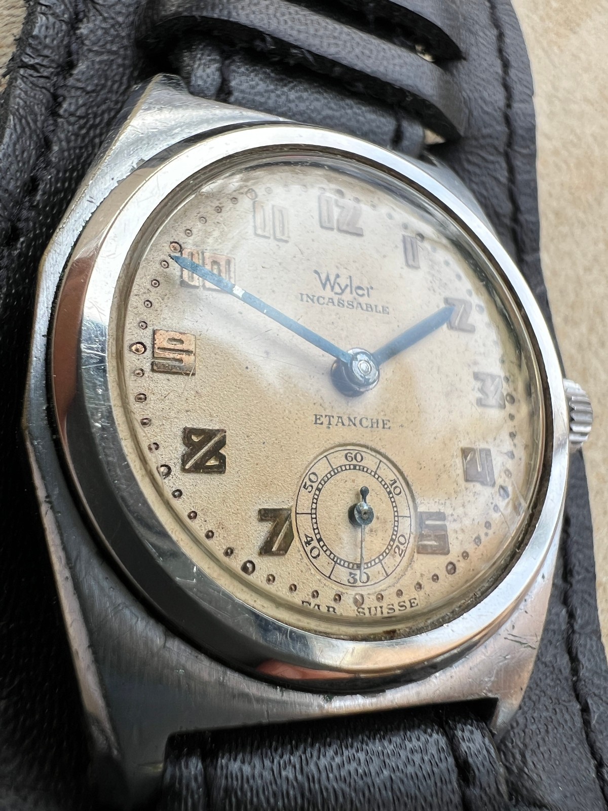 Vintage Wyler rare ww2 Military Etanche watch Deco numbers Tropical dial Works