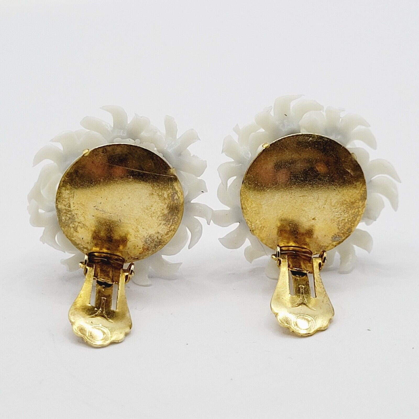 White Black Petaled Daisy Flower Plastic Metal Clip On Earrings 1960s Hong Kong