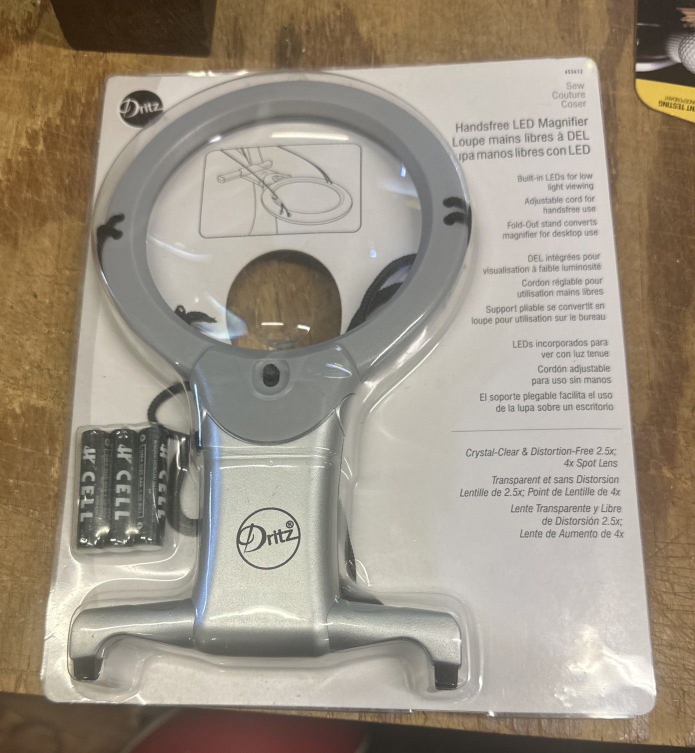 NEW Dritz Hands Free LED Light Up MAGNIFIER Magnifying Glass MIP