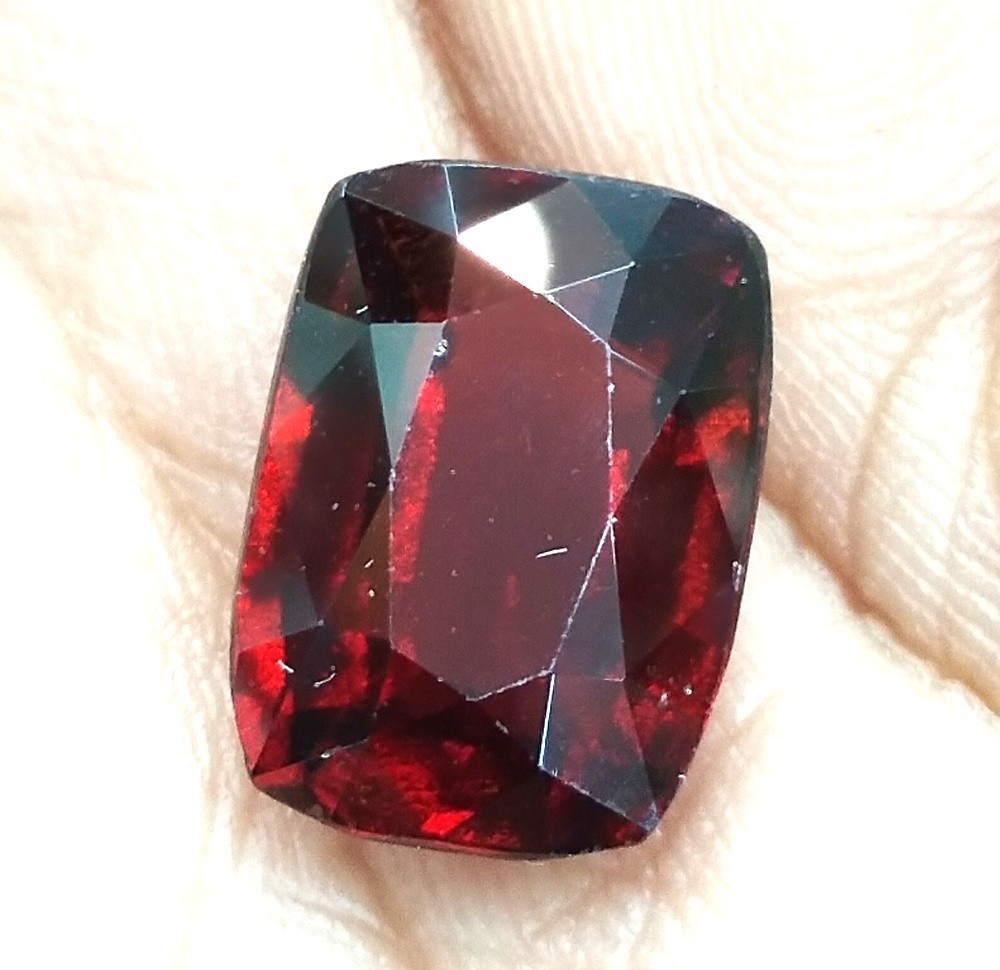 Gomed – Hessonite – 7.71 Carats – Ceylonese – Unheated – IGL Certified