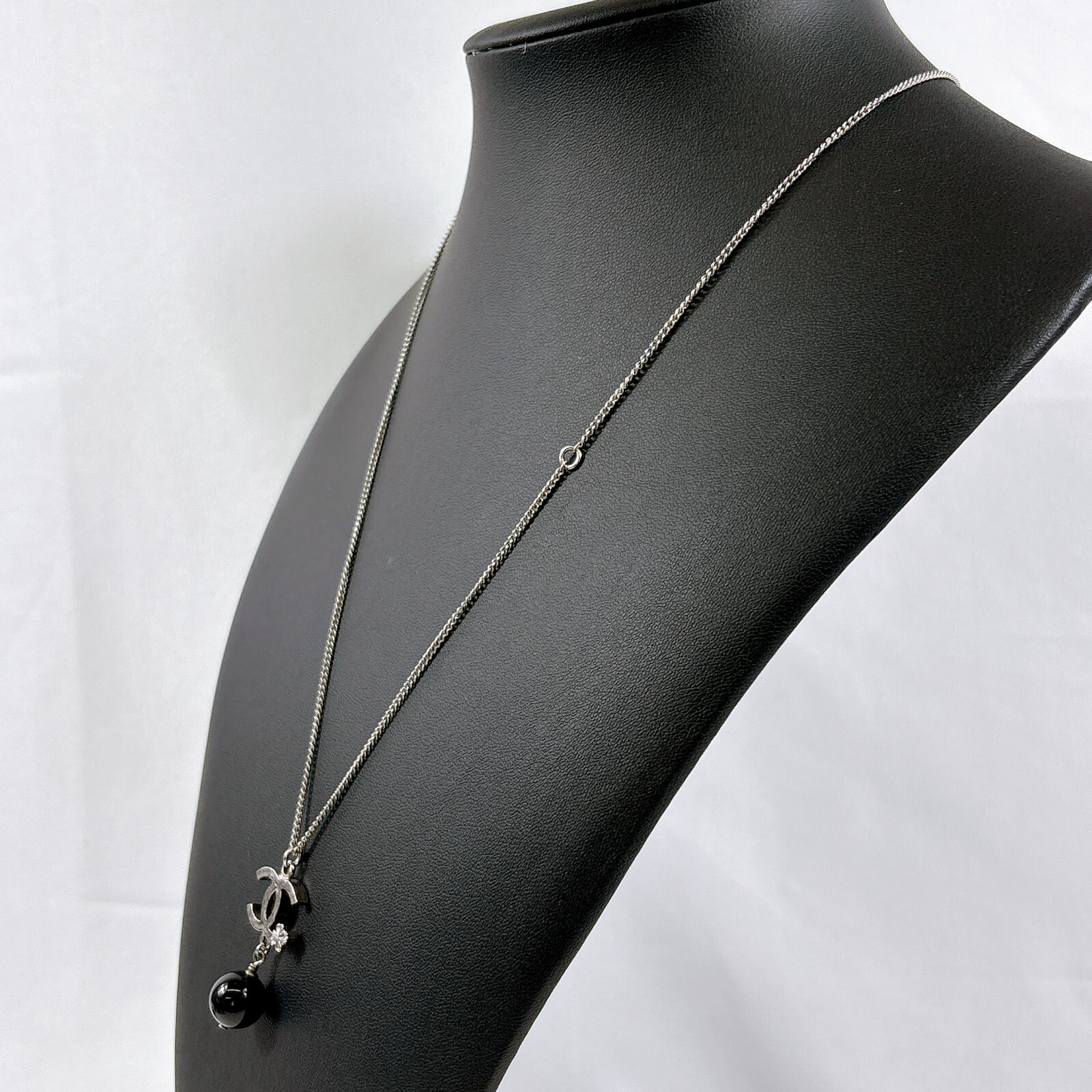 CHANEL CC Logo Necklace Silvertone Black Bead Drop Authentic B13K JAPAN B1684
