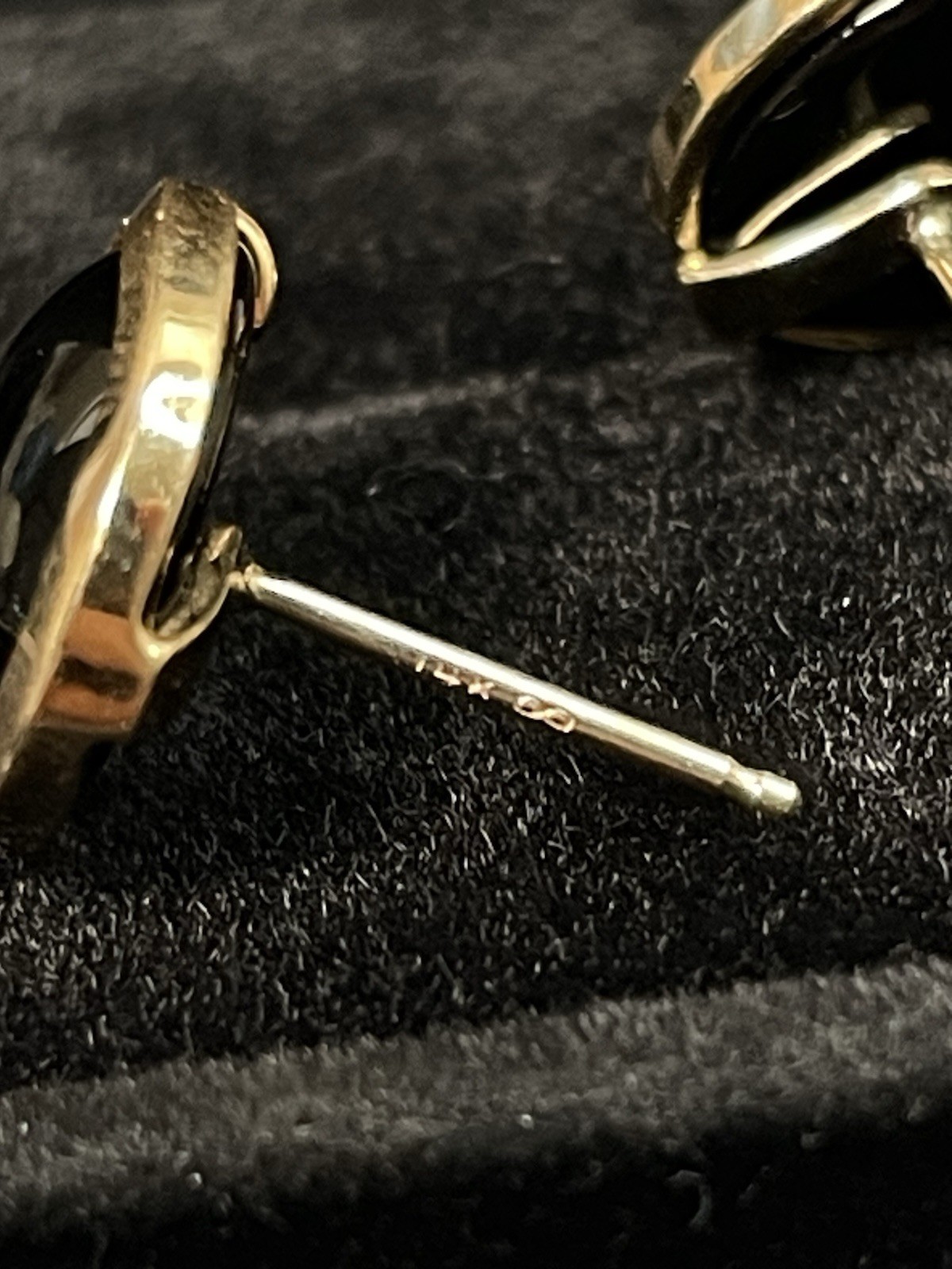 14k yellow gold black onyx studs. No clutch’s