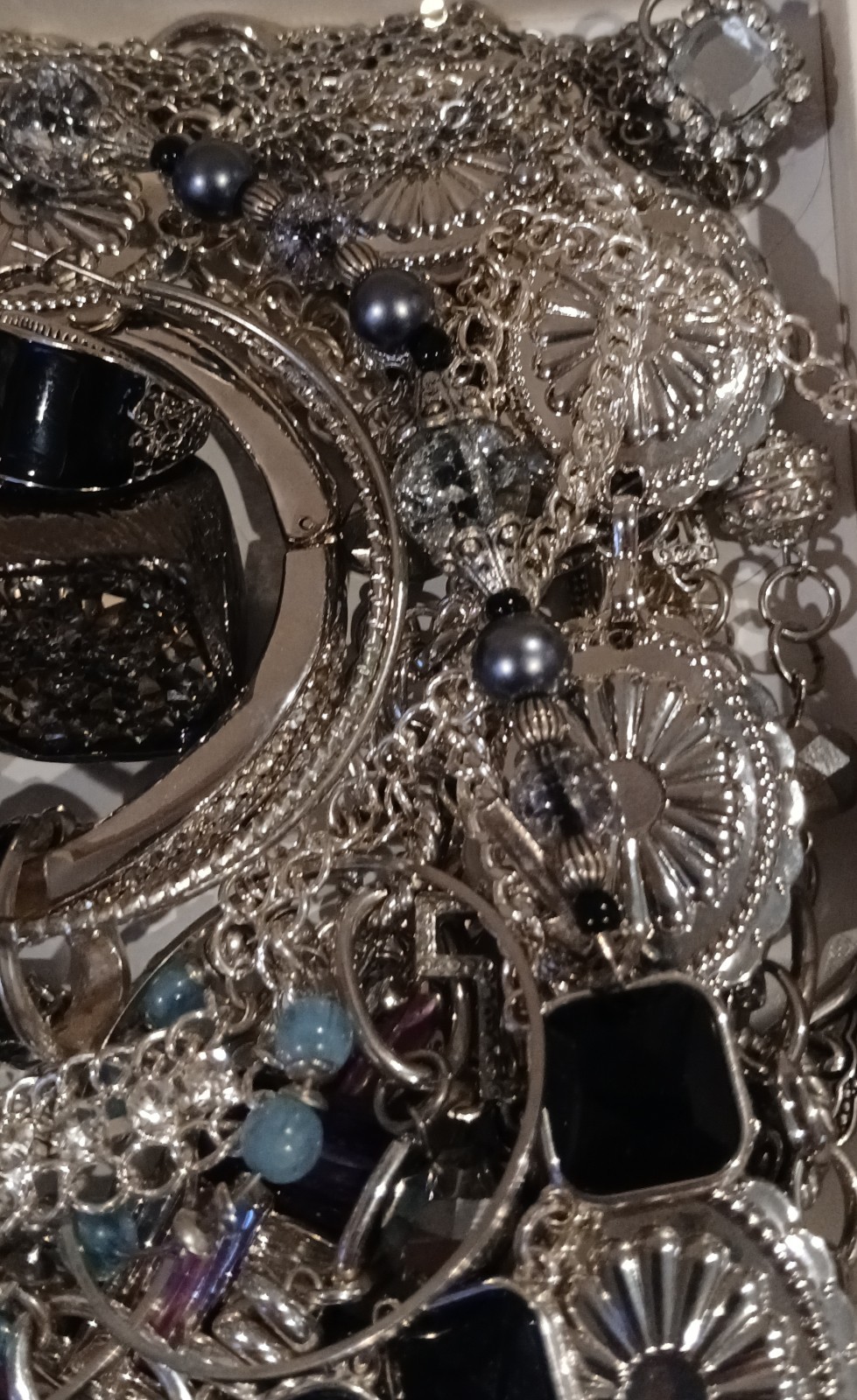 Gorgeous Silvertone Mixed Jewelry Lot