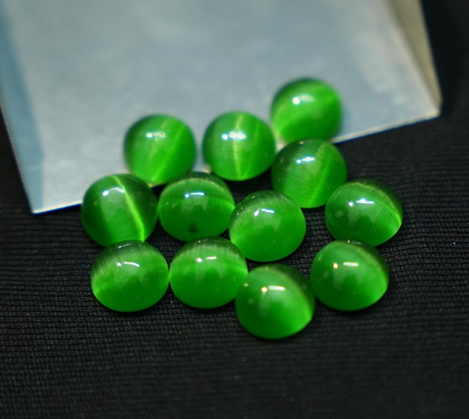 Green Monalisa Round Cabochon 6mm to 25mm Natural Loose Wholesale Gemstone
