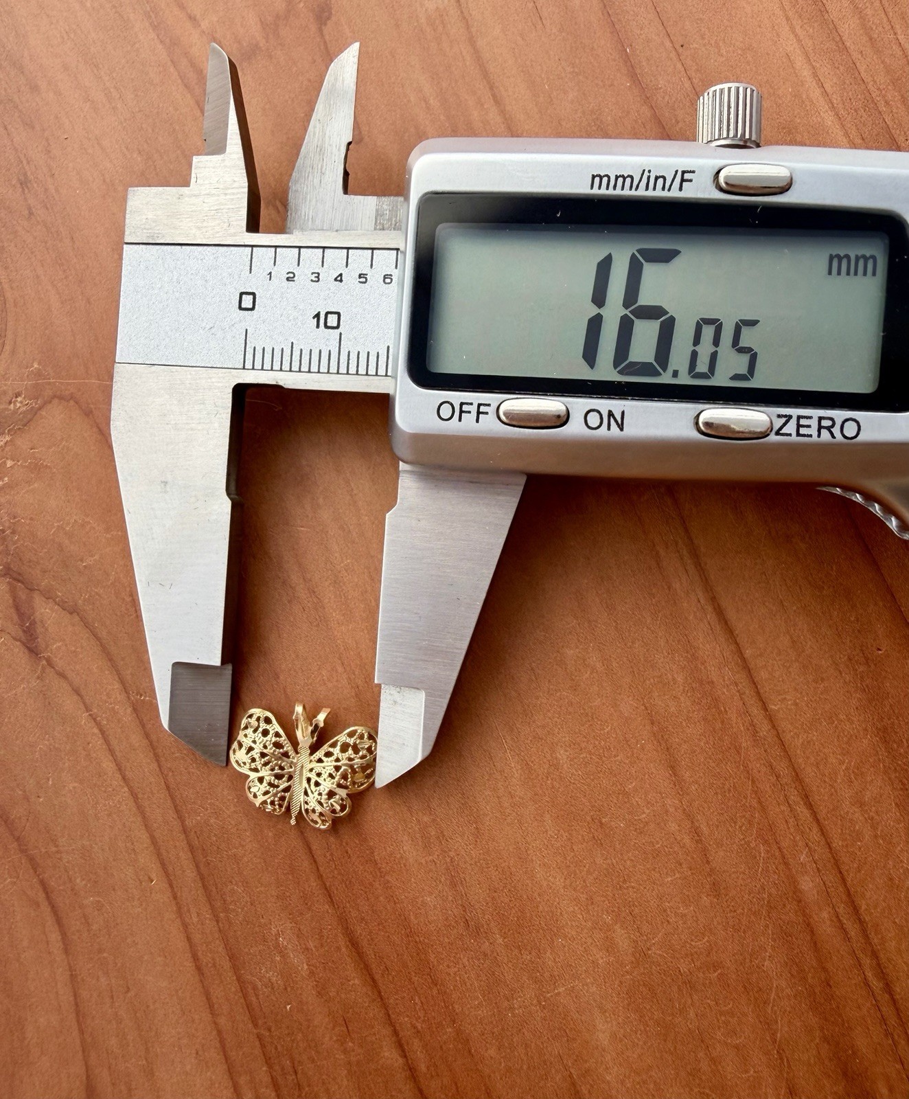 14K Solid Yellow Gold Filigree Butterfly Pendant 0.36g Estate Vintage Insect