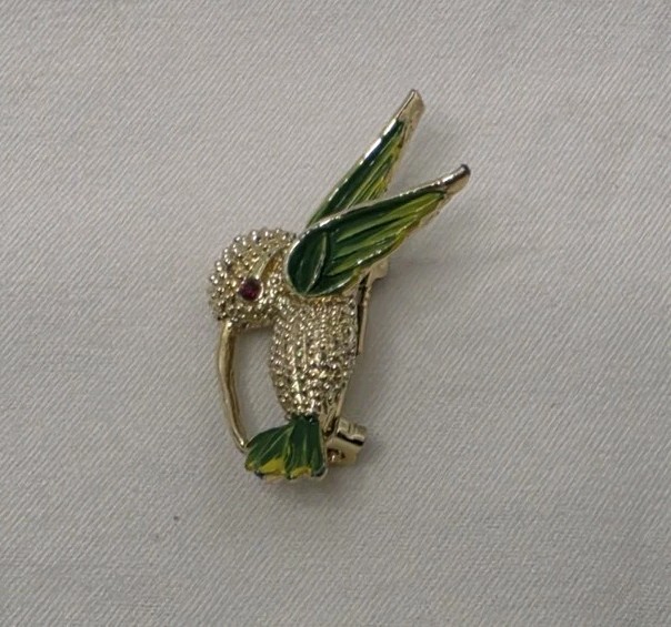 GERRY’S Gold Tone Hummingbird Brooch Pin with Rhinestone Accents 1.5″