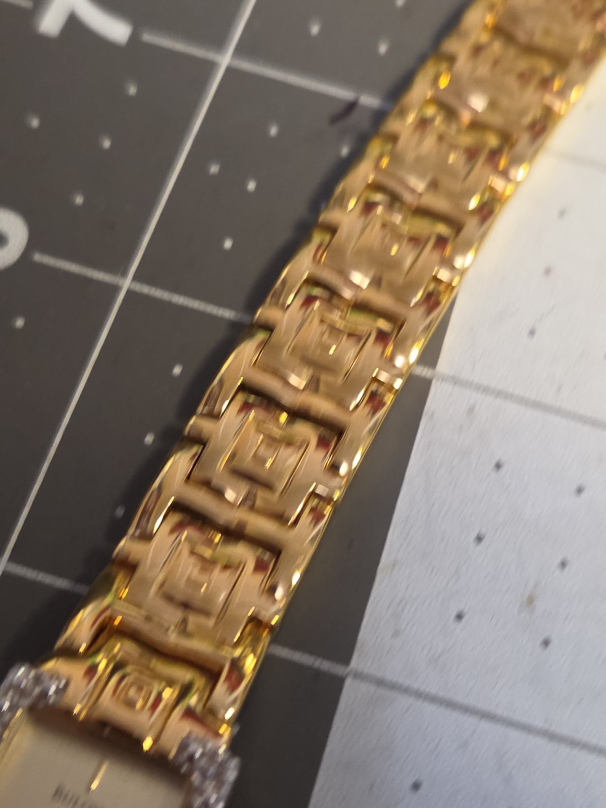 Vtg 2000 BULOVA Ladies 16mm Watch Gold Tone DIAMONDS Bezel MOP Tank 7.5″ – RUNS
