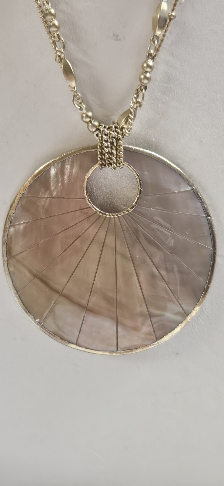 Ellen Tracy Seashell Disc Necklace Inlaid Mother of Pearl