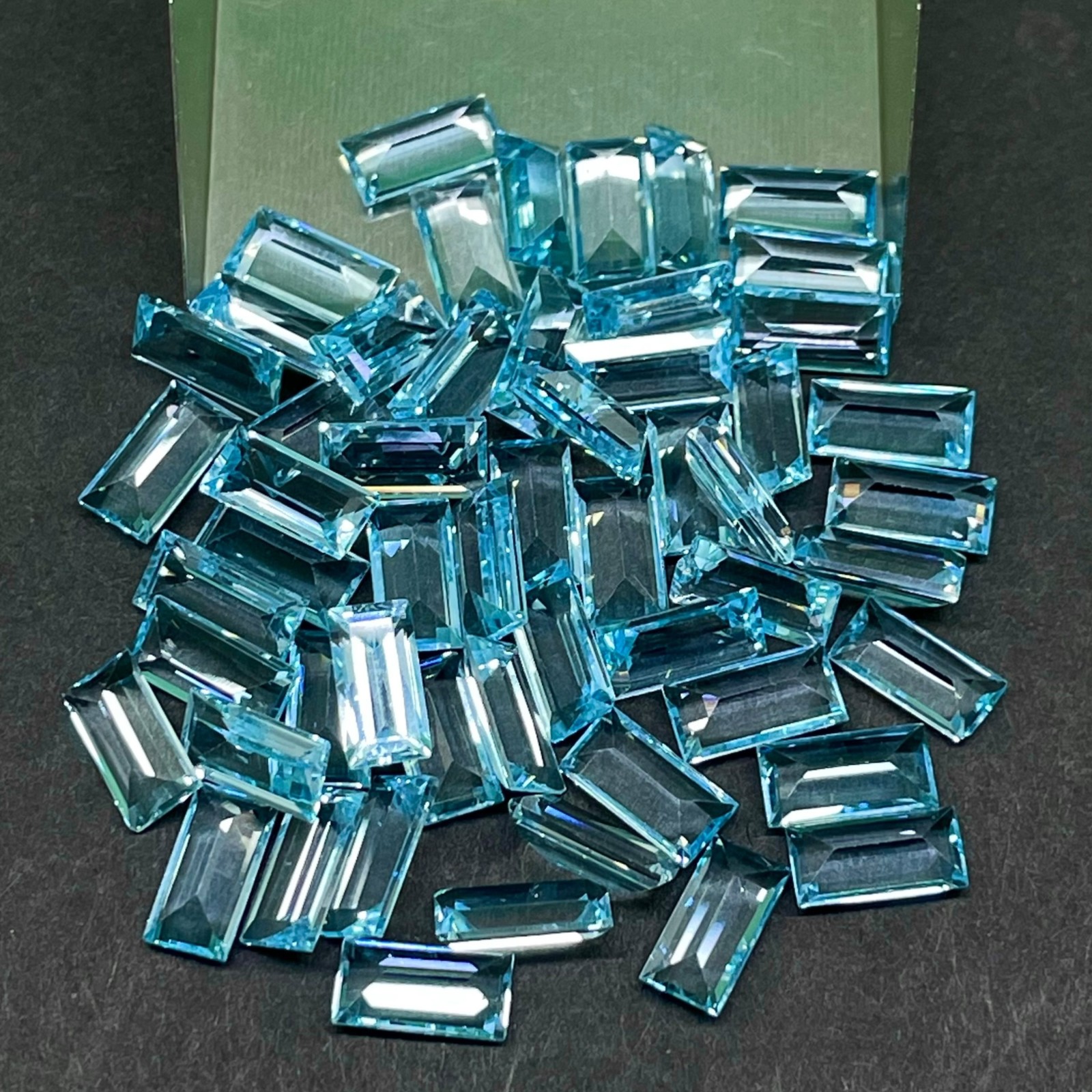 VVS 20 Pcs Natural Sky Blue Topaz 8x4mm Baguette Cut Loose Untreated Gemstones