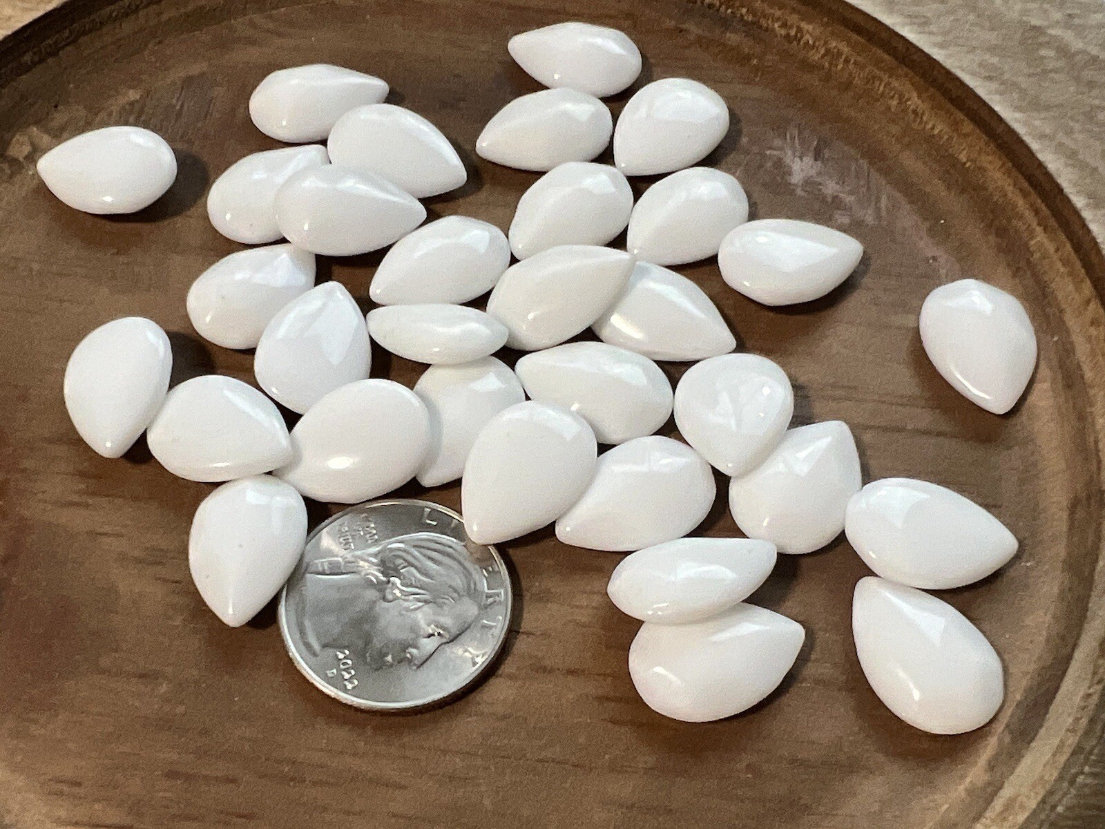 Lot Of 32 Vintage Milk White Opaque Pear Teardrop Rhinestones 13x18mm Smooth
