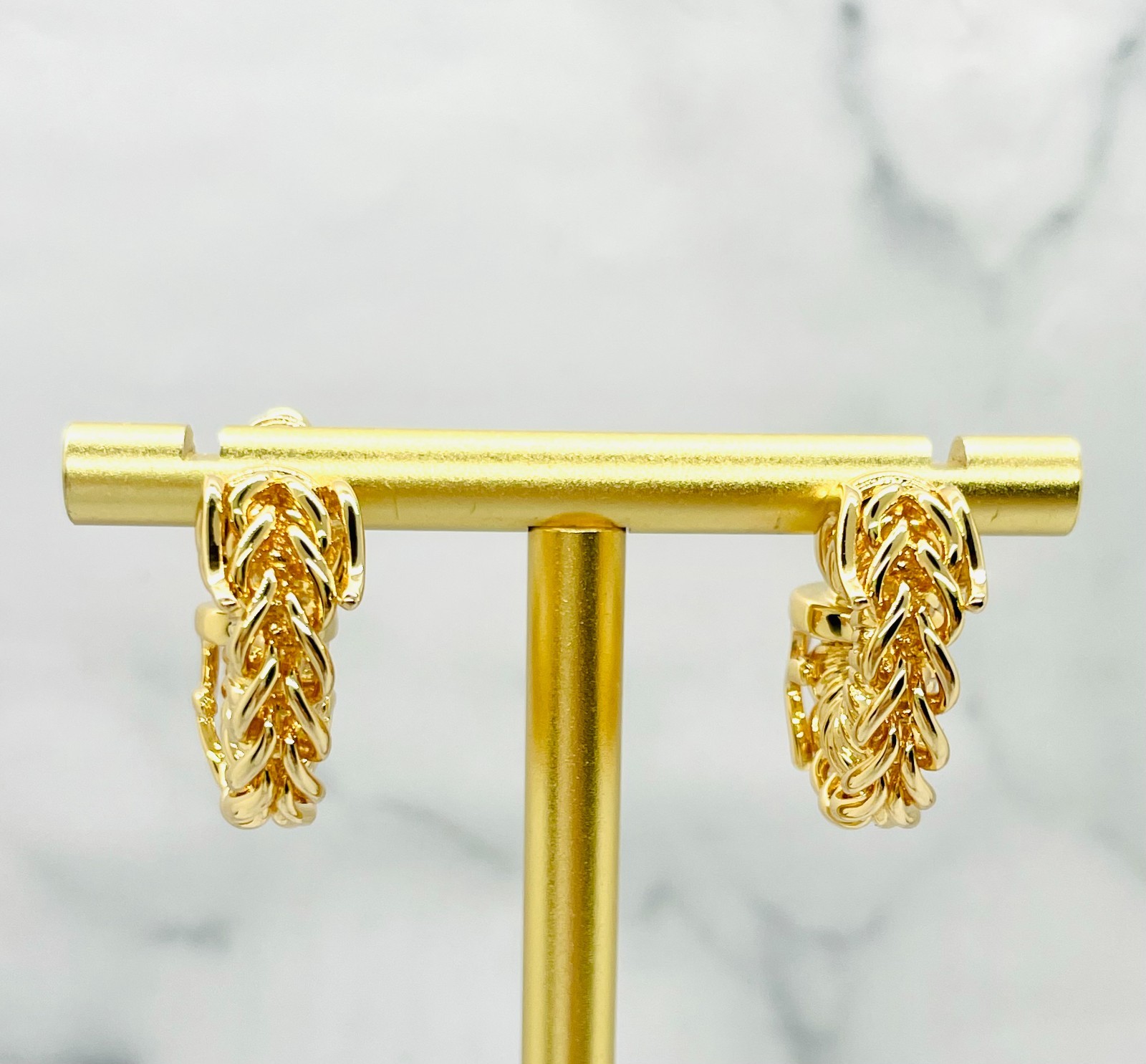 FENDI Filo Gold Tone Hoop Earrings – Pre owned / LY5882