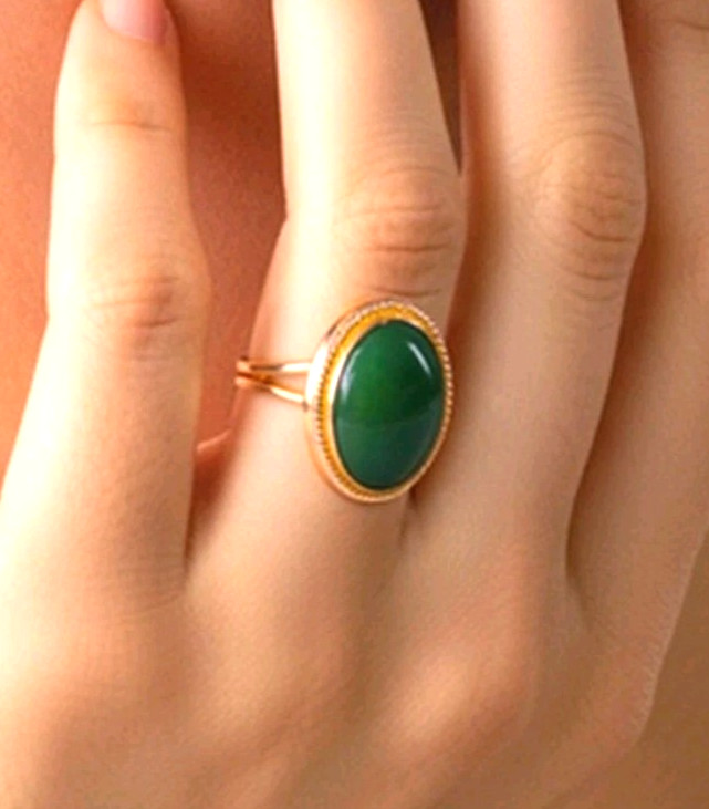 14K Yellow Gold `13.3X9.7mm Oval Jade Cabochon Split Shank Ring Size 4.5 4.10g