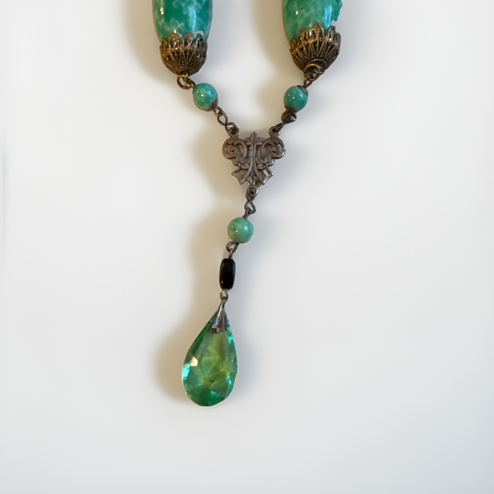 Vintage Art Deco and Pecking Glass and Brass Sautoir Necklace
