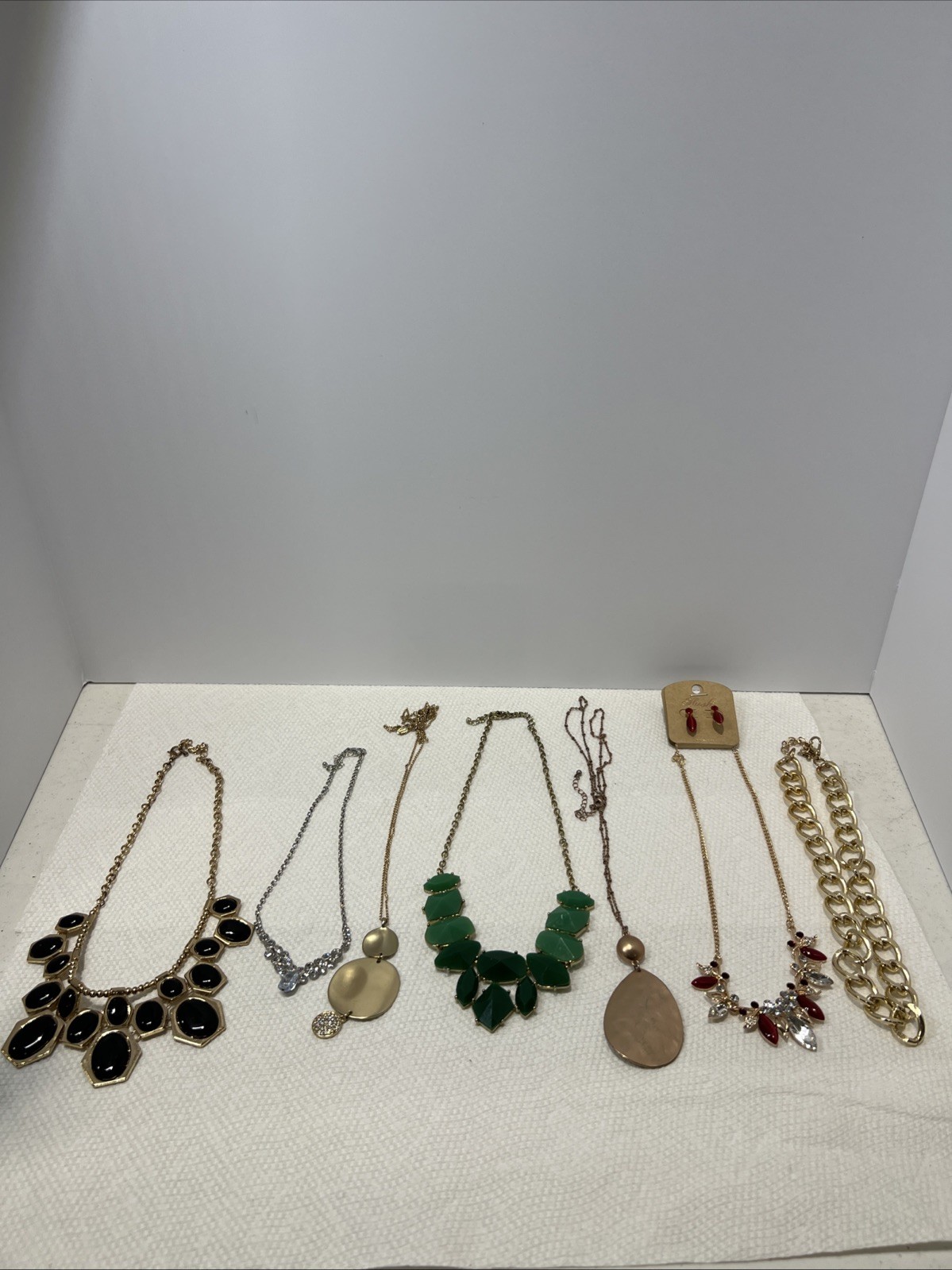 Jewelry Necklaces 7 Pieces B5