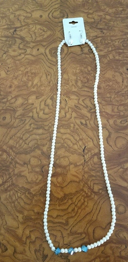 Faux pearl necklace and earring set