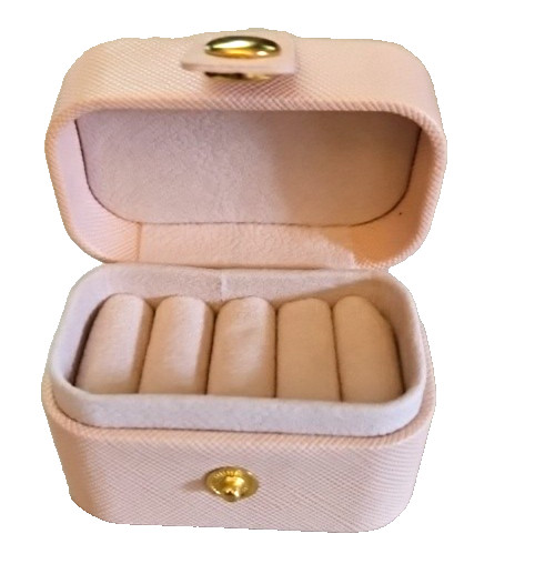 6.6x4x4.7cm Travel Ring Box, Portable. 3 Sterling Silver Rings Included (J2)