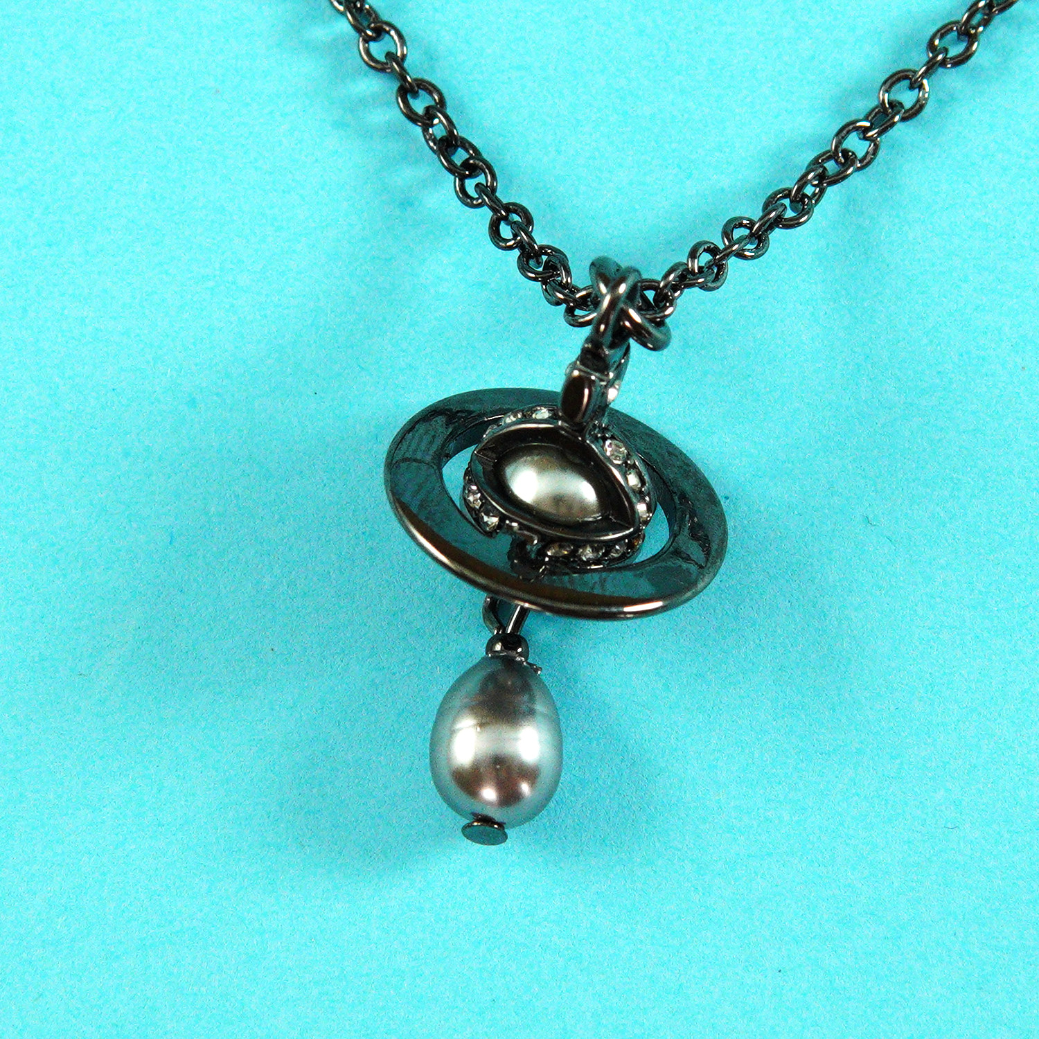 Vivienne Westwood New Petite Orb Drop Pendant 3D Necklace Gun Metal tone Box Set