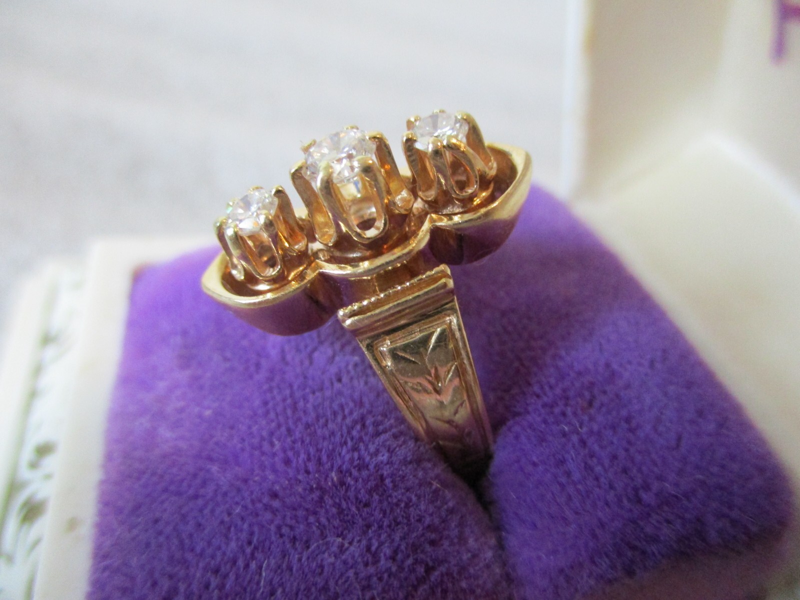 VTG 14K YELLOW GOLD (.30ct APPOX) DIAMOND RING 3 VERTICAL BUTTERCUP SZ 5.5/5.43g