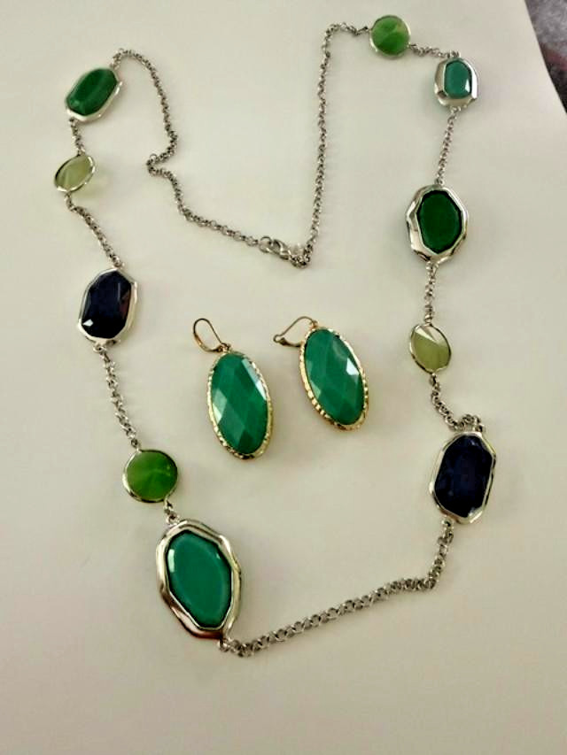 Set Premier Designs Gemma 39″ Necklace 2 Pairs Green Blue Drop Earrings