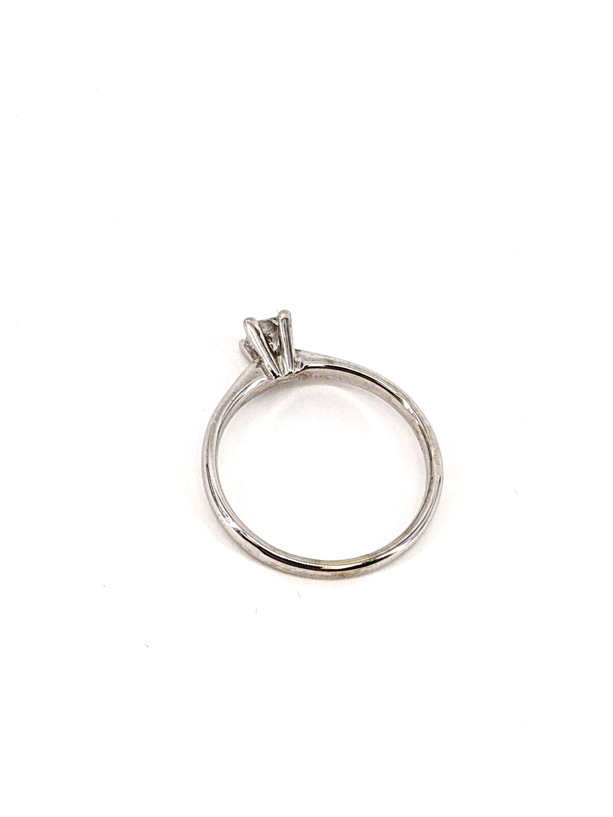 14KT White Gold 2.27g Single Diamond Ring Size 7, 0.27cttw
