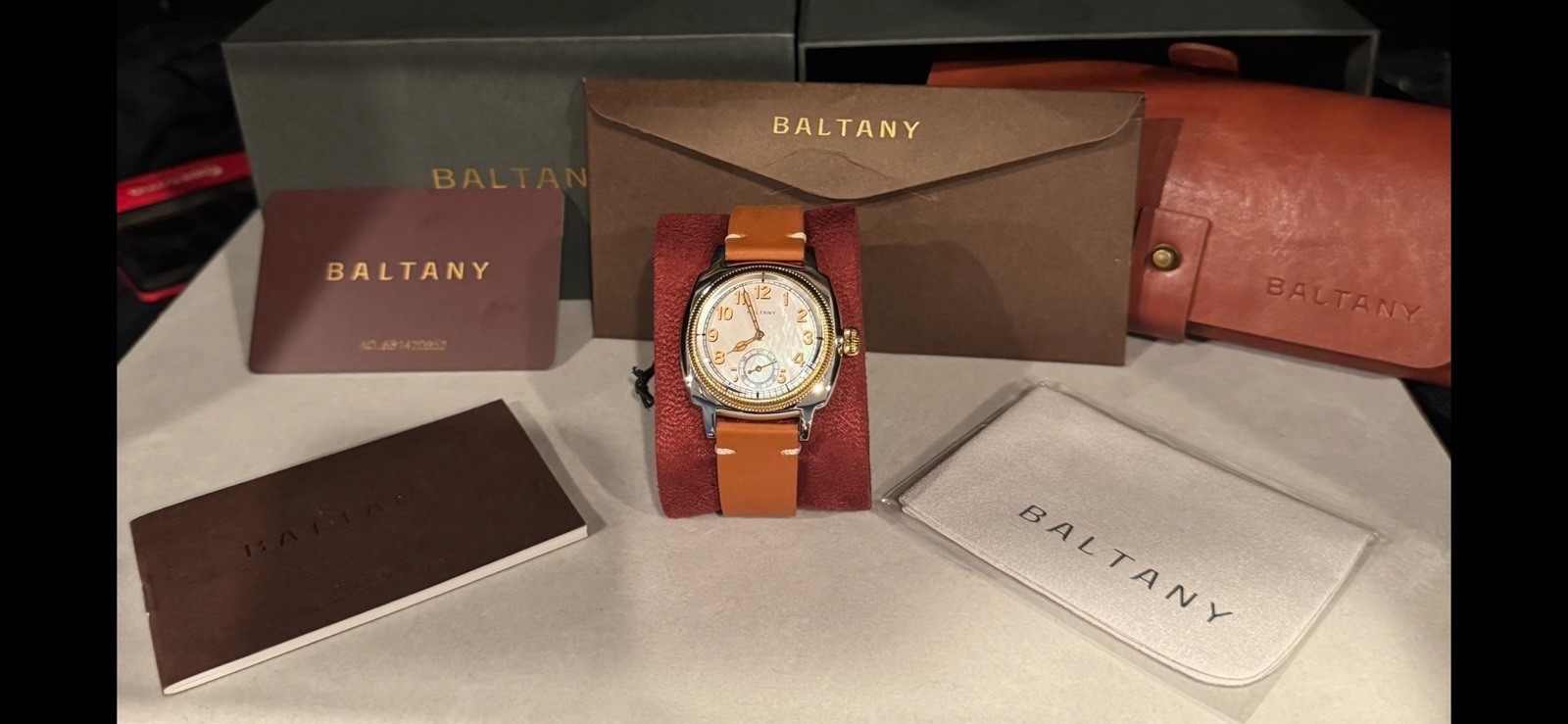 Baltany 1926 auto watch w/ 4 straps = 4 looks in one set