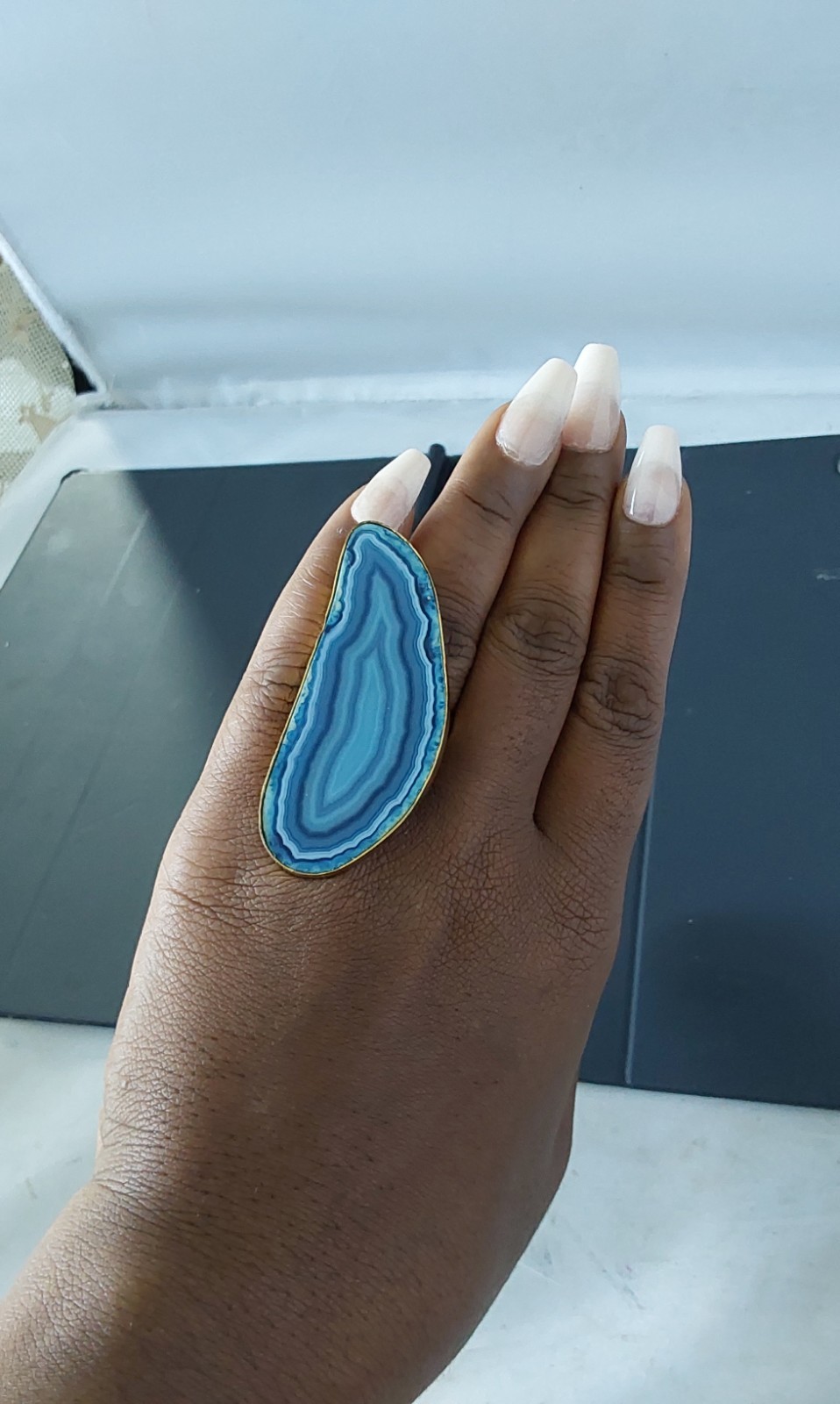 CHARLES BLUE NUANCE AGATE COCKTAIL RING SIZE 9.5 INCHES