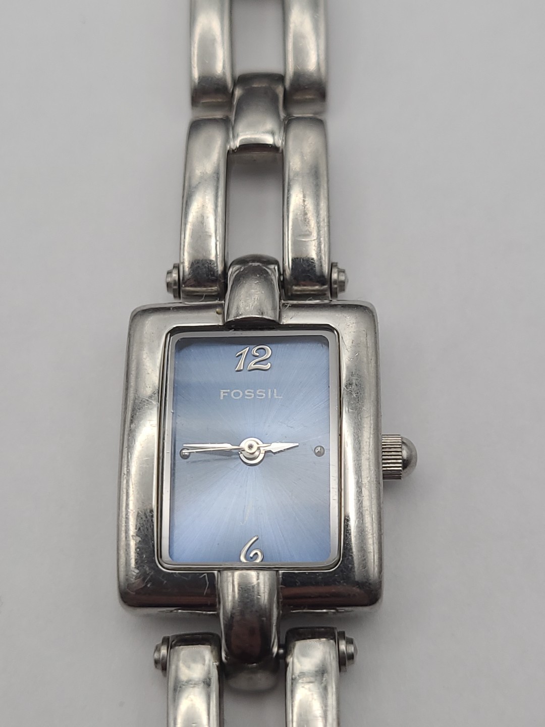Vintage Fossil Womans Watch ES-8956 F2 Blue Dial New Battery Working