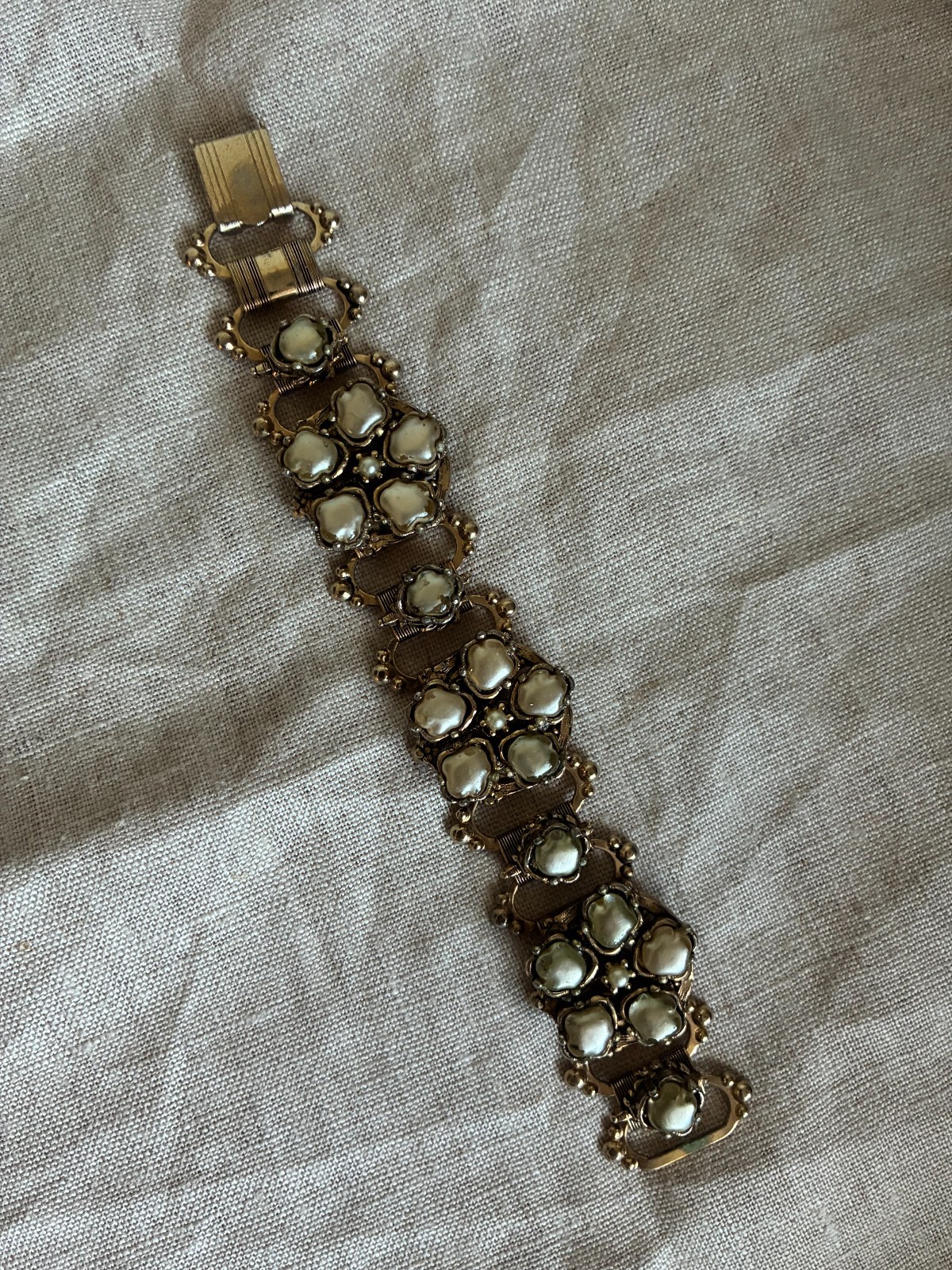 retro costume jewelry bracelet faux pearl gold tone