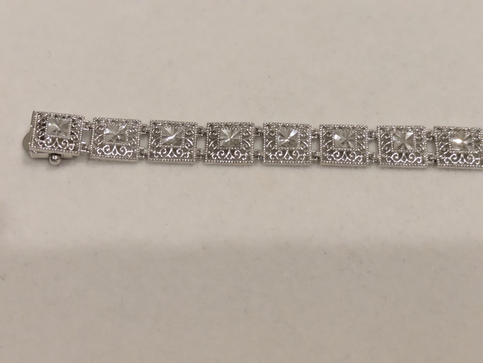 10kt White Gold 8.8mm Square Filigree Link Chain 7.25″ Bracelet 7.74 Grams
