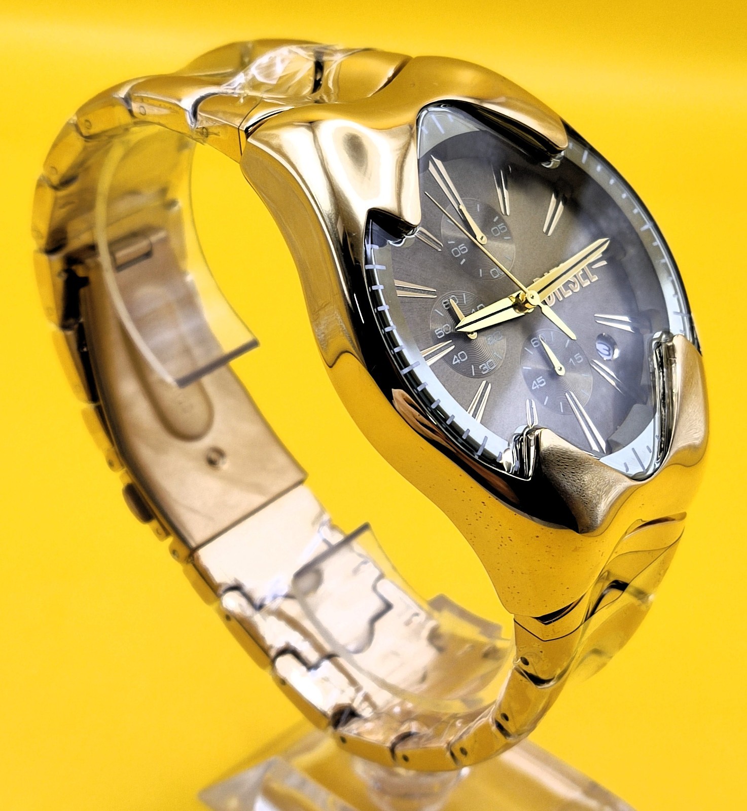Premium Diesel Chronograph Golden Dial Analog Refurbished Men’s Wrist Watch