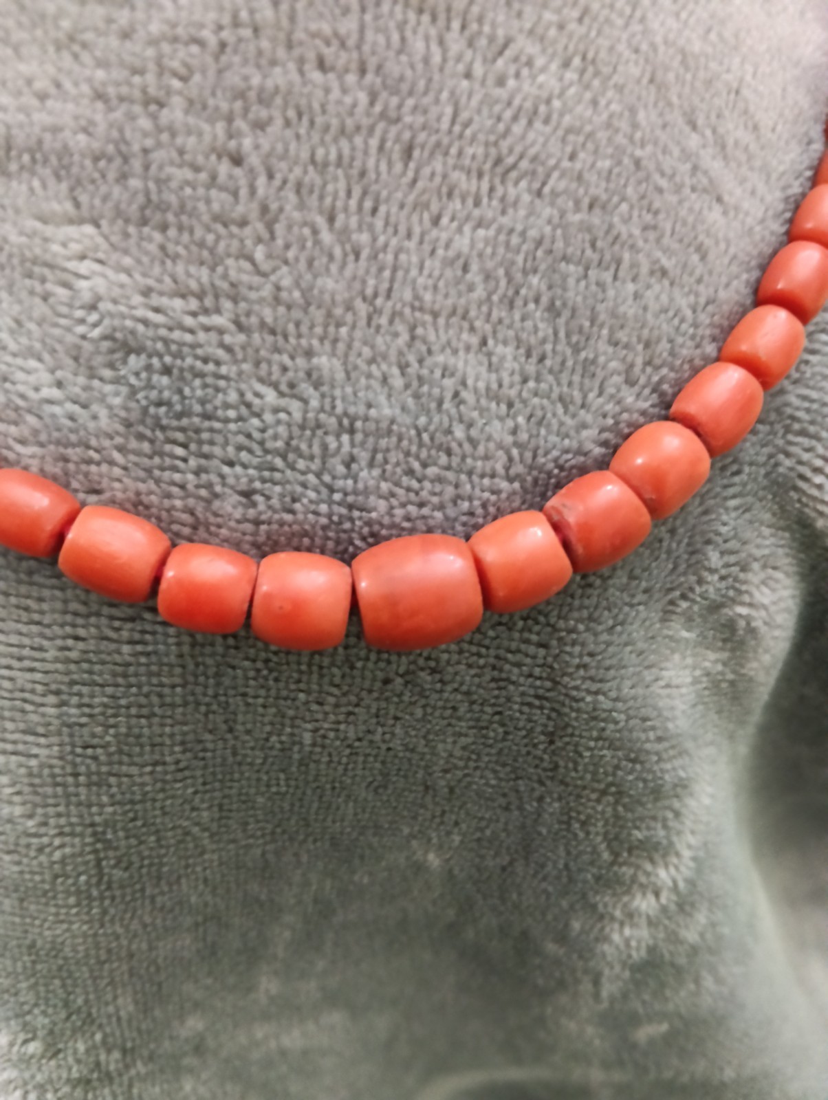 Antique Sciacca Coral Barrel Necklace with Susta in 12kt Gold Enamel