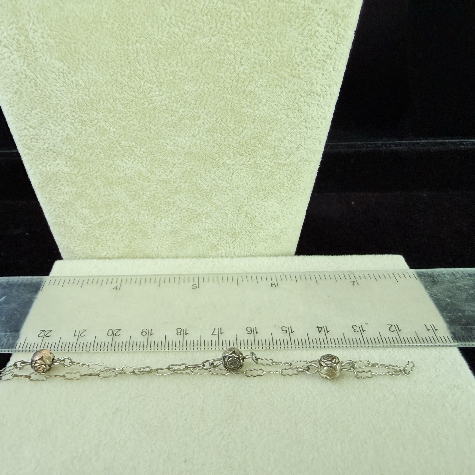 VTG. ESTATE 1928 COMPANY SILVER TONE ROSE FLOWERS STATION NECKLACE-16″ (BG177)