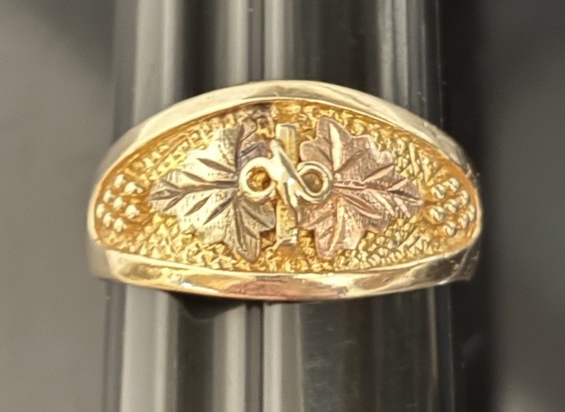 10k Yellow Gold Men’s Landstrom’s Black Hills Gold Tapered Band Ring Size 12