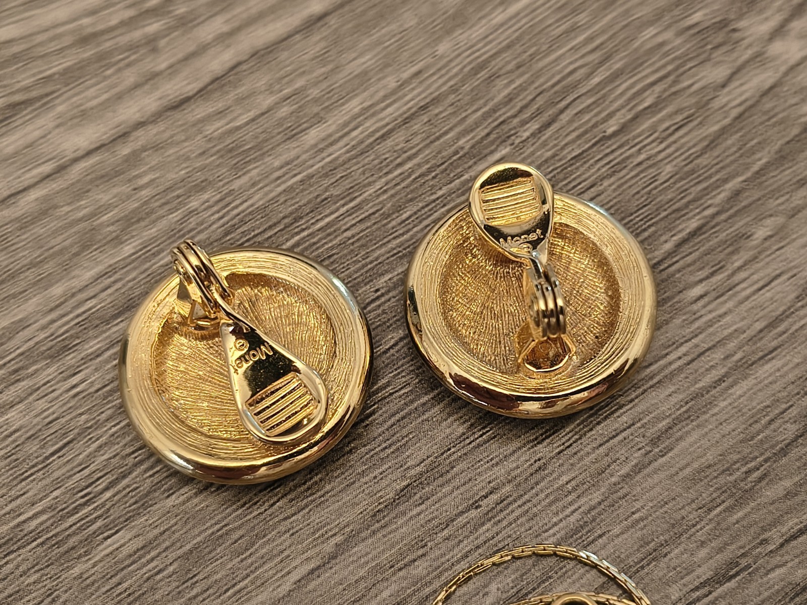 Monet Lot Of 4 Pieces Clip On Earrings And Necklace Gold Tones