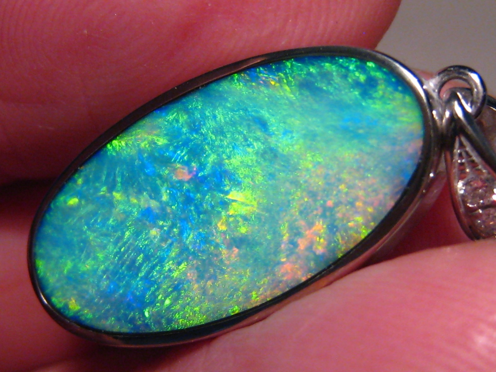 6.5 ct gem opal Pendant, solid 14 k white gold , ( Brightness 5 ) Gem quality