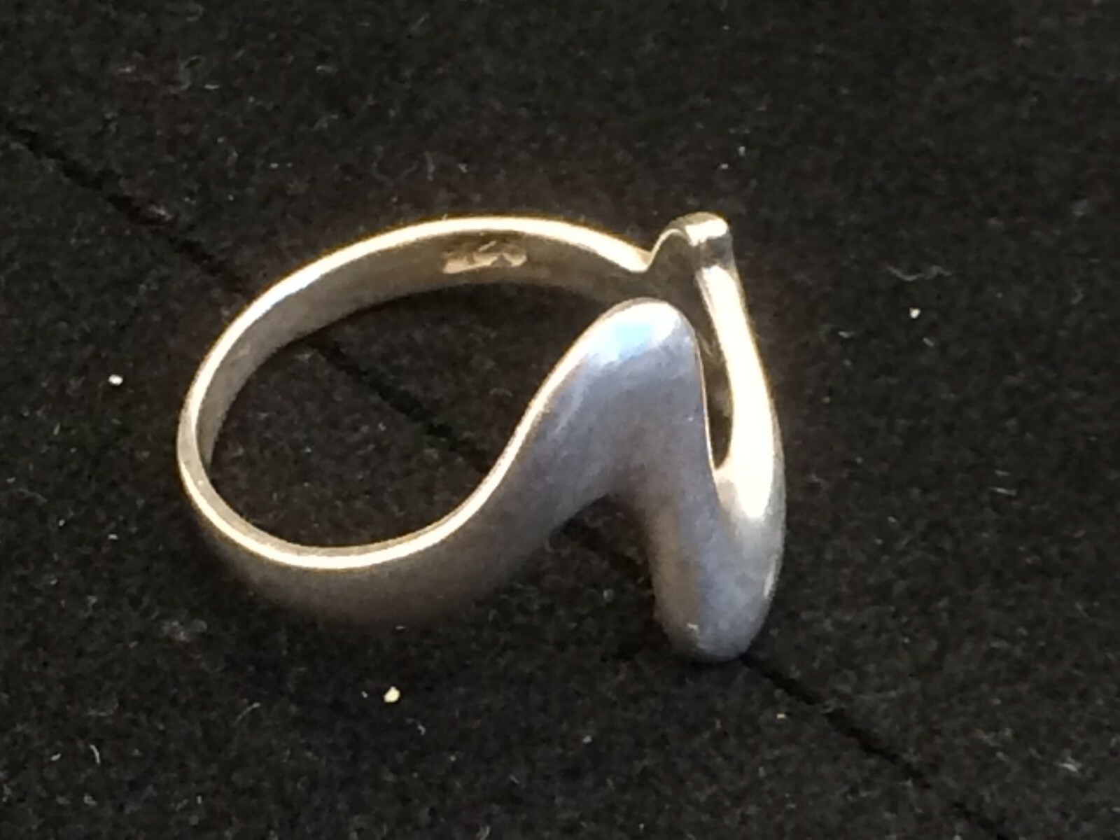 Silver Ring Ring 925 Hallmarked Silver 3.3g 18mm Internal Dimension Wave Pattern