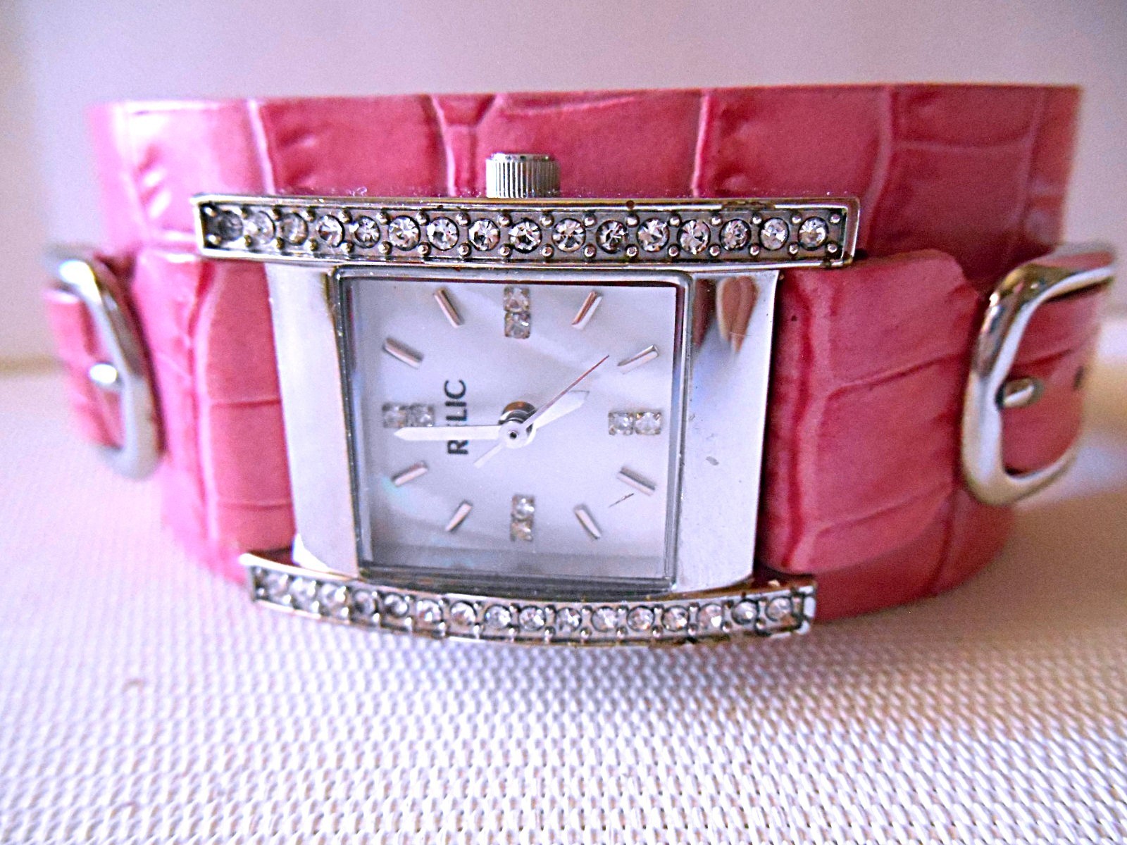 RELIC Silvertone & Pink Band – Rhinetone Bezel Watch – New Battery