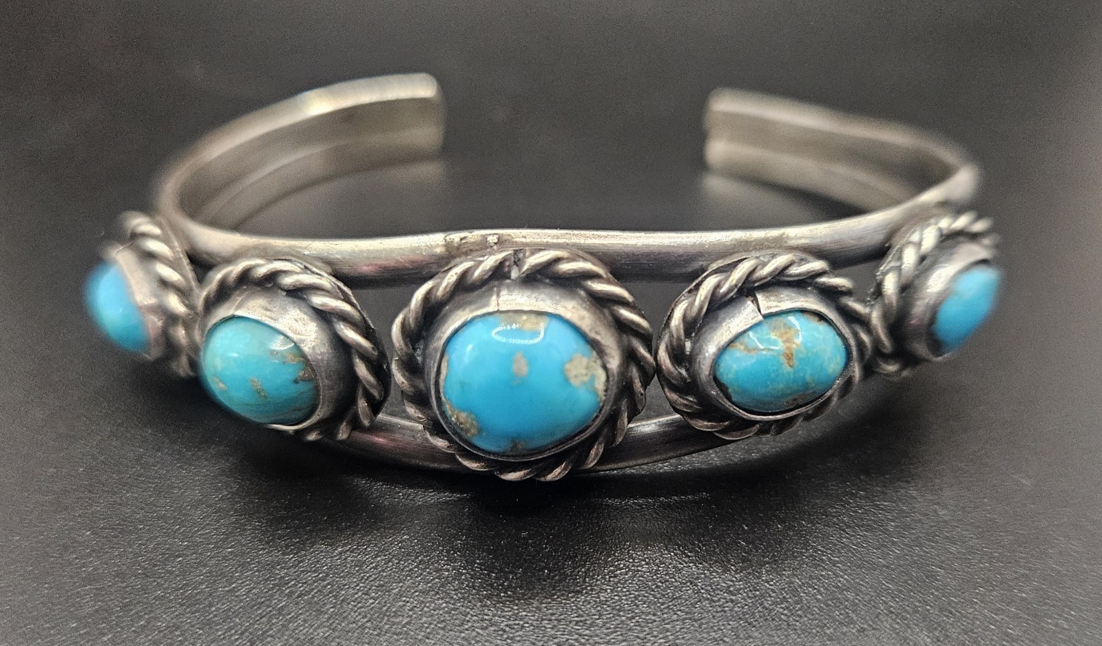 Vintage Roger Skeet Navajo Turquoise Sterling cuff bracelet – 22 Gram