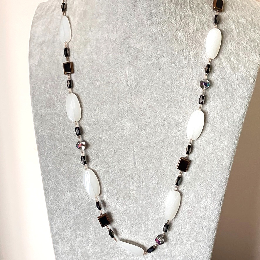 Vintage glass bead necklace Aurora Borealis stones black faceted beads 82cm