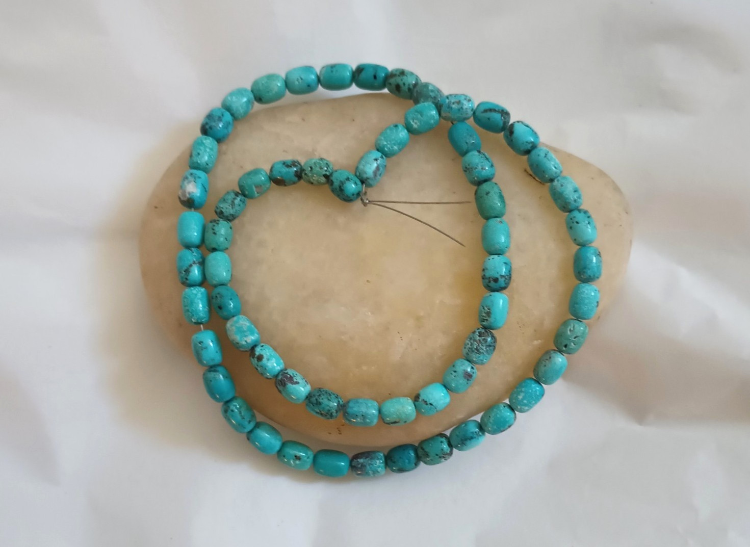 OLD STOCK HI-GRADE HUBEI TURQUOISE 5-6 x 6-7MM BARREL BEADS – 17.5″ – 2229E