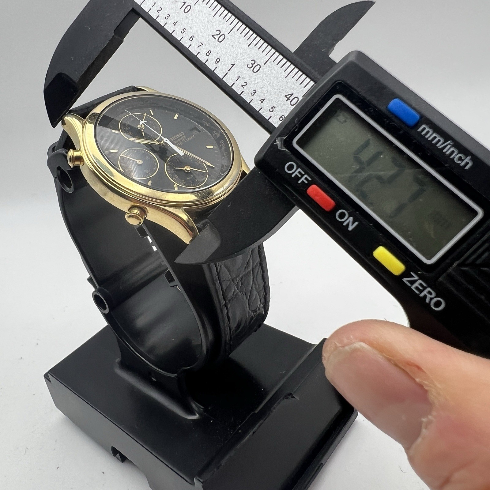 Vintage Seiko 5T52-6A39 World Timer Chronograph Black & Gold Quartz WORKS