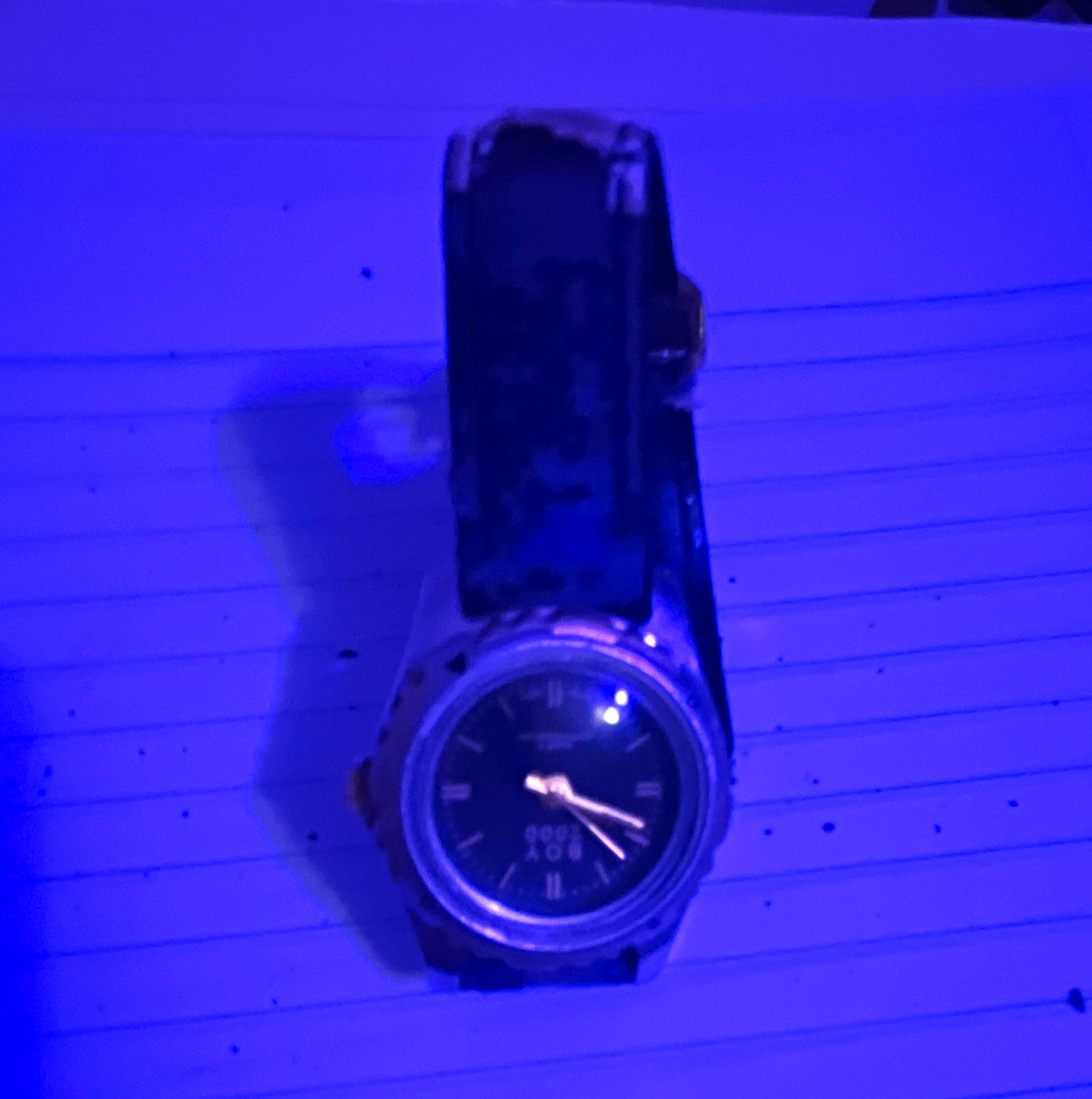 Silver Tone Quartz Wristwatch Black Dial Analog 12-Hour Roman Numerals