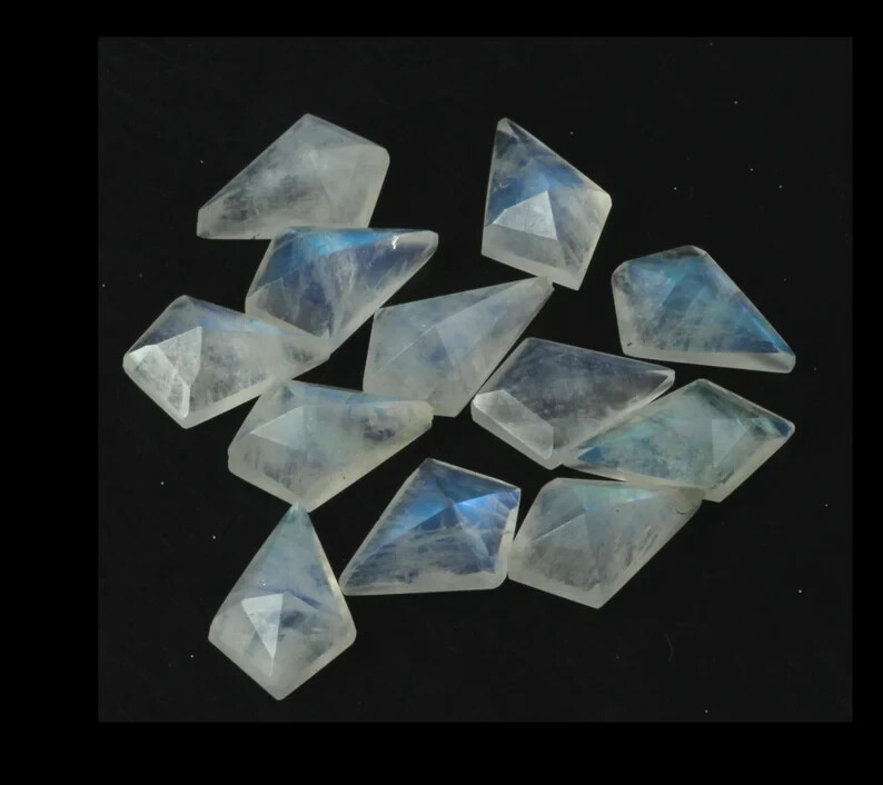 [WHOLESALE] NATURAL RAINBOW MOONSTONE FACETED KITE SHAPE LOOSE GEMSTONE
